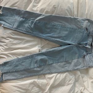 ✨American Eagle light wash jeans✨